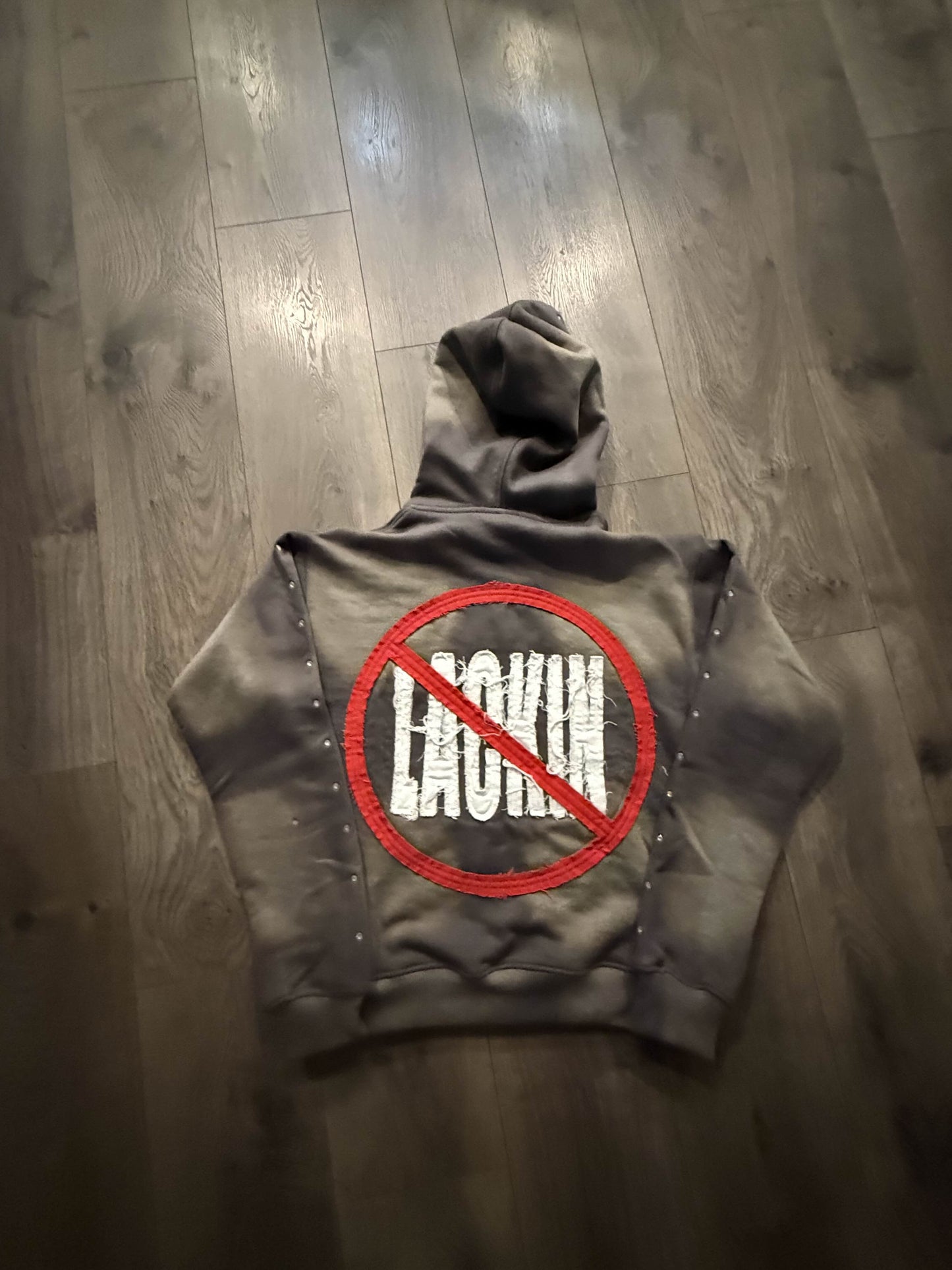 “NEVER LACKIN” HOODIE GREY